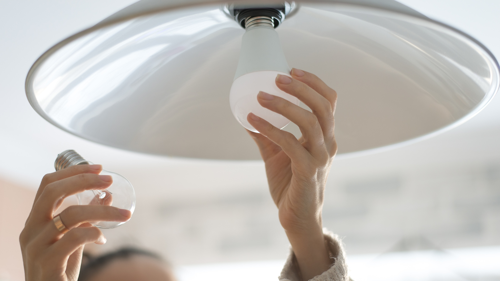 Tell state lawmakers Phase out inefficient light bulbs that