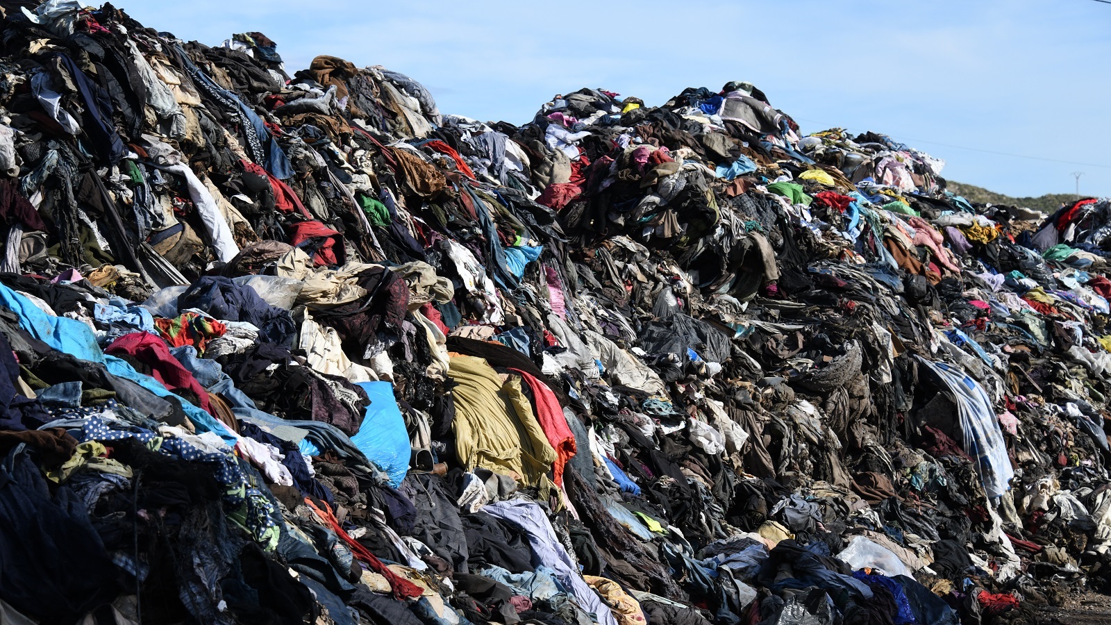 Fashion's growing interest in recycling clothing